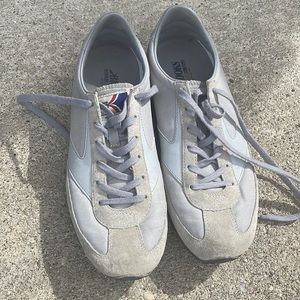 Brooks Chariot Running Shoes - 9